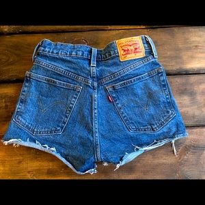 Levi’s 501 shorts size 24